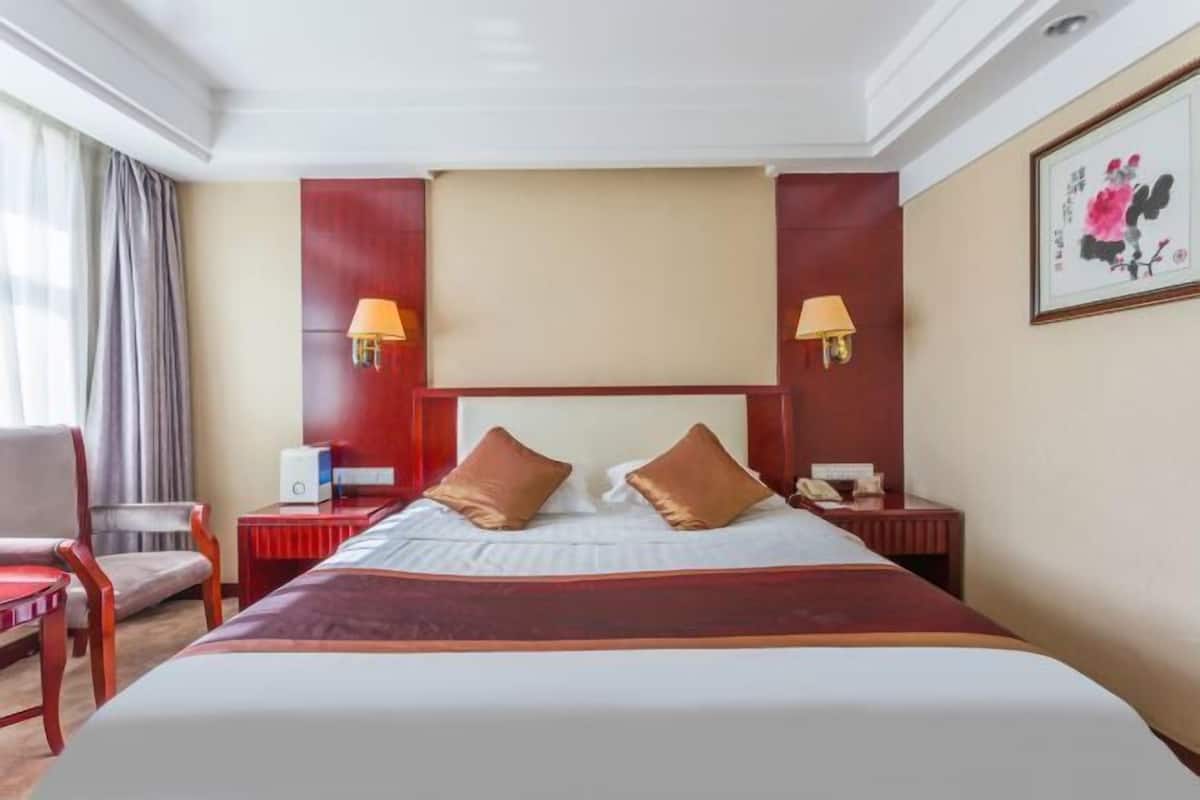 Minibar, in-room safe, desk, blackout curtains
