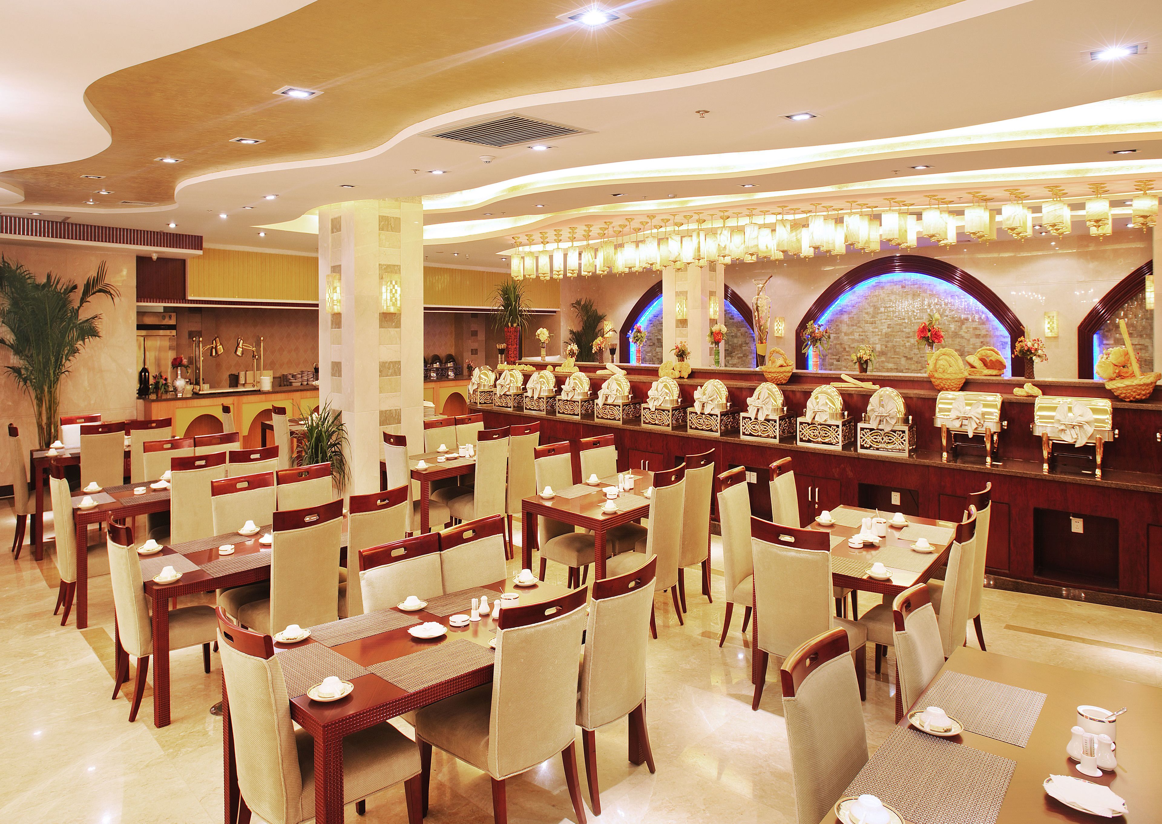 Daily buffet breakfast (CNY 78 per person)