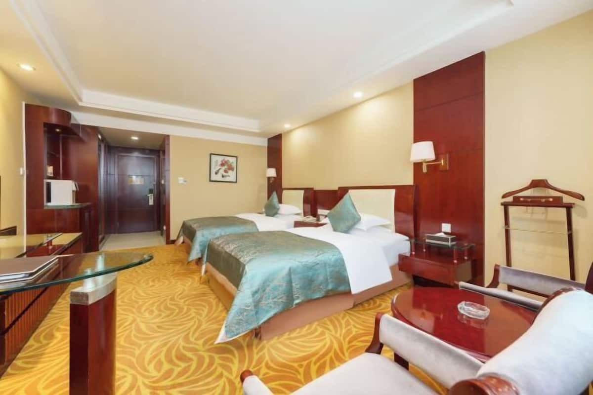 Minibar, in-room safe, desk, blackout curtains