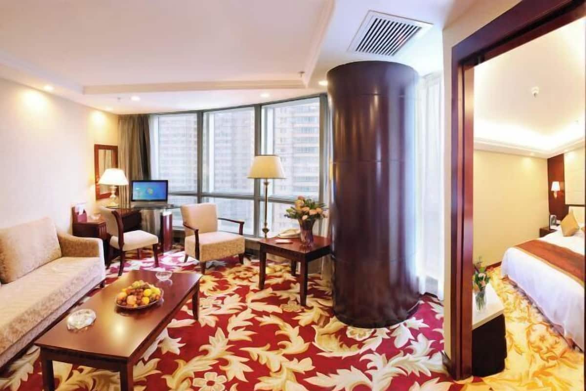 Minibar, in-room safe, desk, blackout curtains