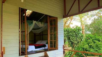 Standard Room, 2nd Floor | Con stile personalizzato, ferro/asse da stiro, lenzuola