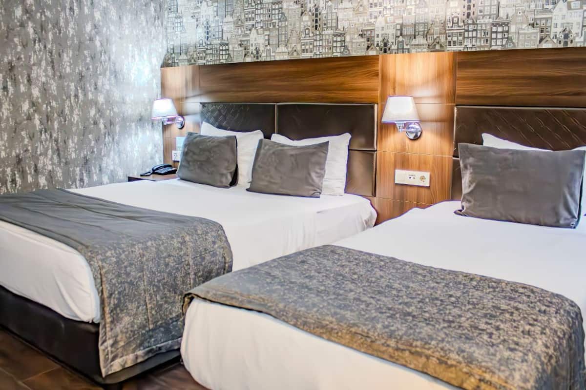Twin Room, 2 Single Beds | In-room safe, desk, soundproofing, iron/ironing board