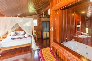 5 Bedrooms Villa | 5 bedrooms, cribs/infant beds, free WiFi, bed sheets