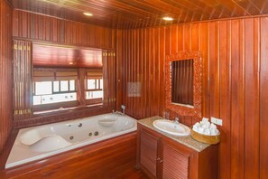 5 Bedrooms Villa | Bathroom