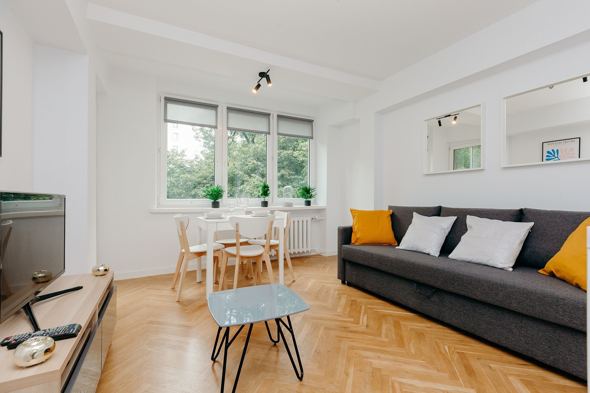 Apartamento, 1 quarto, para não fumantes, vista para a cidade | Sala de estar | TV de tela plana