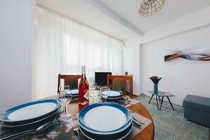 Appartement, 1 chambre, non-fumeurs, vue ville | 1 chambre, bureau, fer et planche à repasser, lits bébé (en supplément)