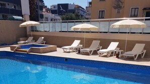 Outdoor pool, open 8:00 AM to 7:00 PM, pool umbrellas, pool loungers - Hotel Santur (Kusadasi)