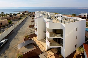 Free self-parking, free valet parking - Public Security Hotel & Chalets (Aqaba)