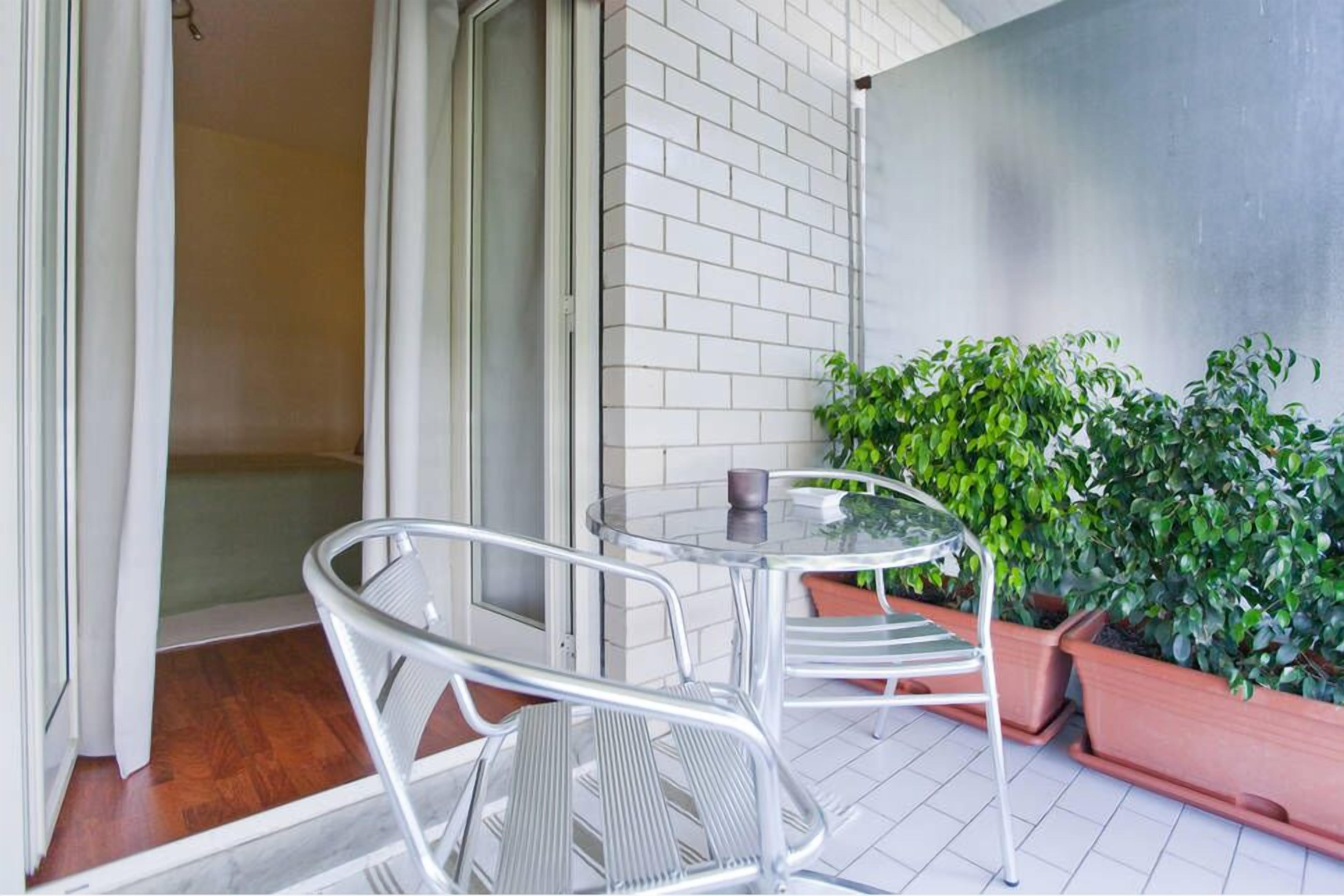 Doppia Standard, bagno condiviso | Balcone