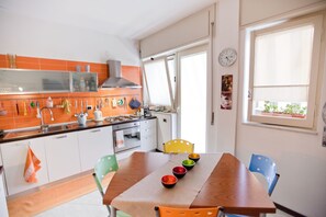 Free daily local cuisine breakfast - Rooms Rent Vesuvio B&B (Naples)