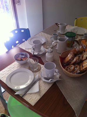 In-room dining - Rooms Rent Vesuvio B&B (Naples)