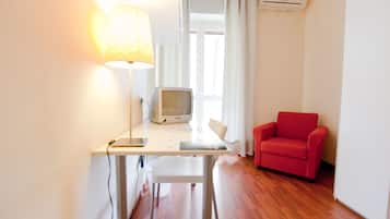 Standard Single Room, Shared Bathroom | 1 bedroom, desk, free WiFi, bed sheets