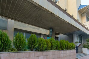 Property entrance - Hotel Reverence (Tbilisi)