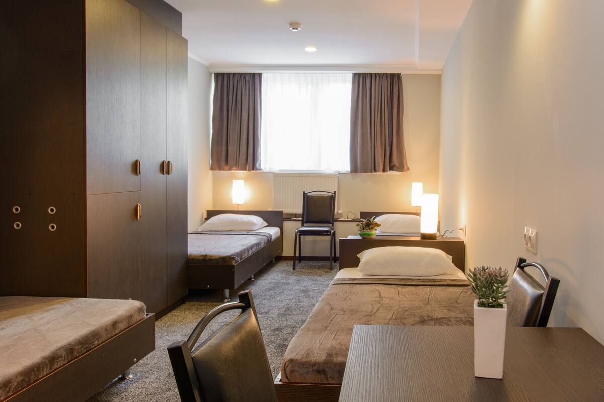 Habitación cuádruple | Sábanas de algodón egipcio, ropa de cama de alta calidad y edredón