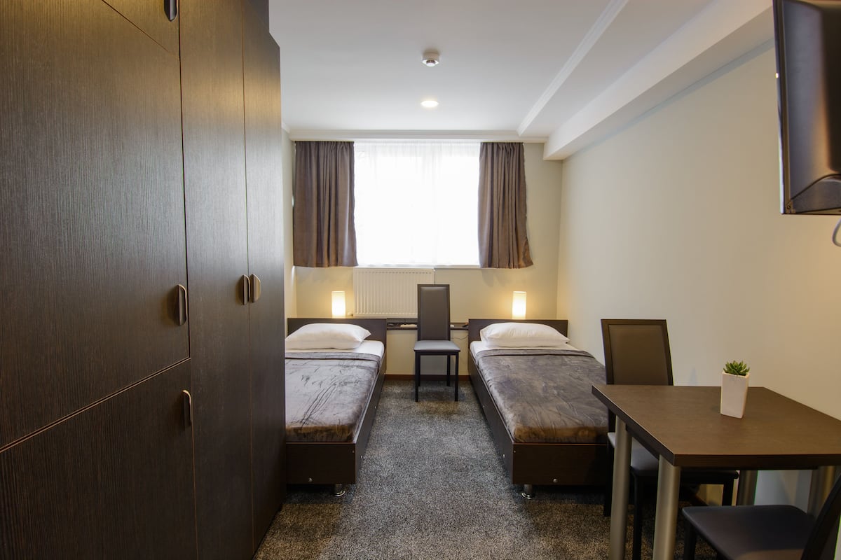 Habitación con 2 camas individuales | Sábanas de algodón egipcio, ropa de cama de alta calidad y edredón