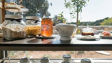 Sudah termasuk sarapan prasmanan setiap hari