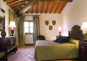 Departamento básico | 1 habitación, edredón y caja de seguridad en la habitación