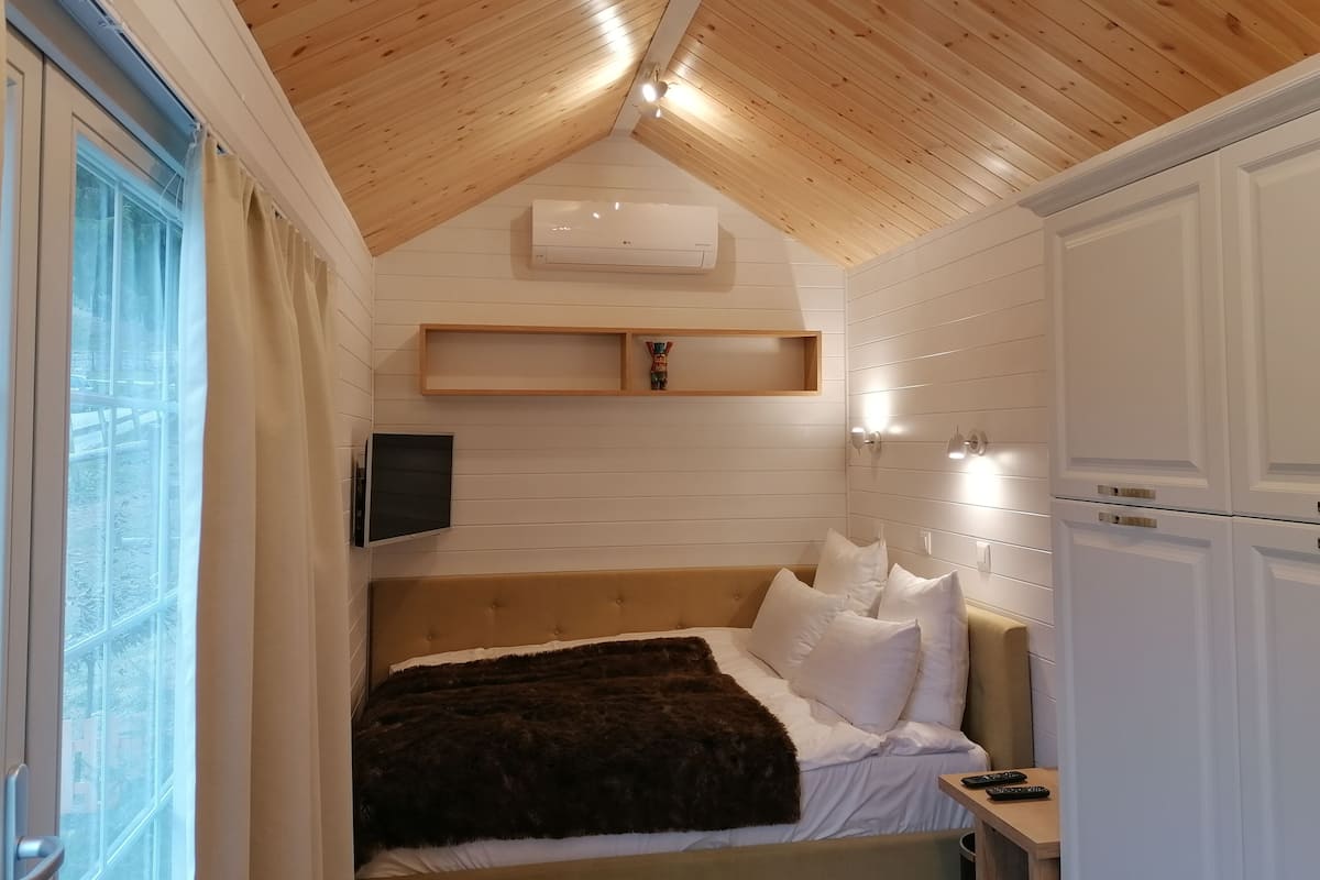 Cabana econômica | 1 quarto, frigobar, cofres nos quartos, escrivaninha