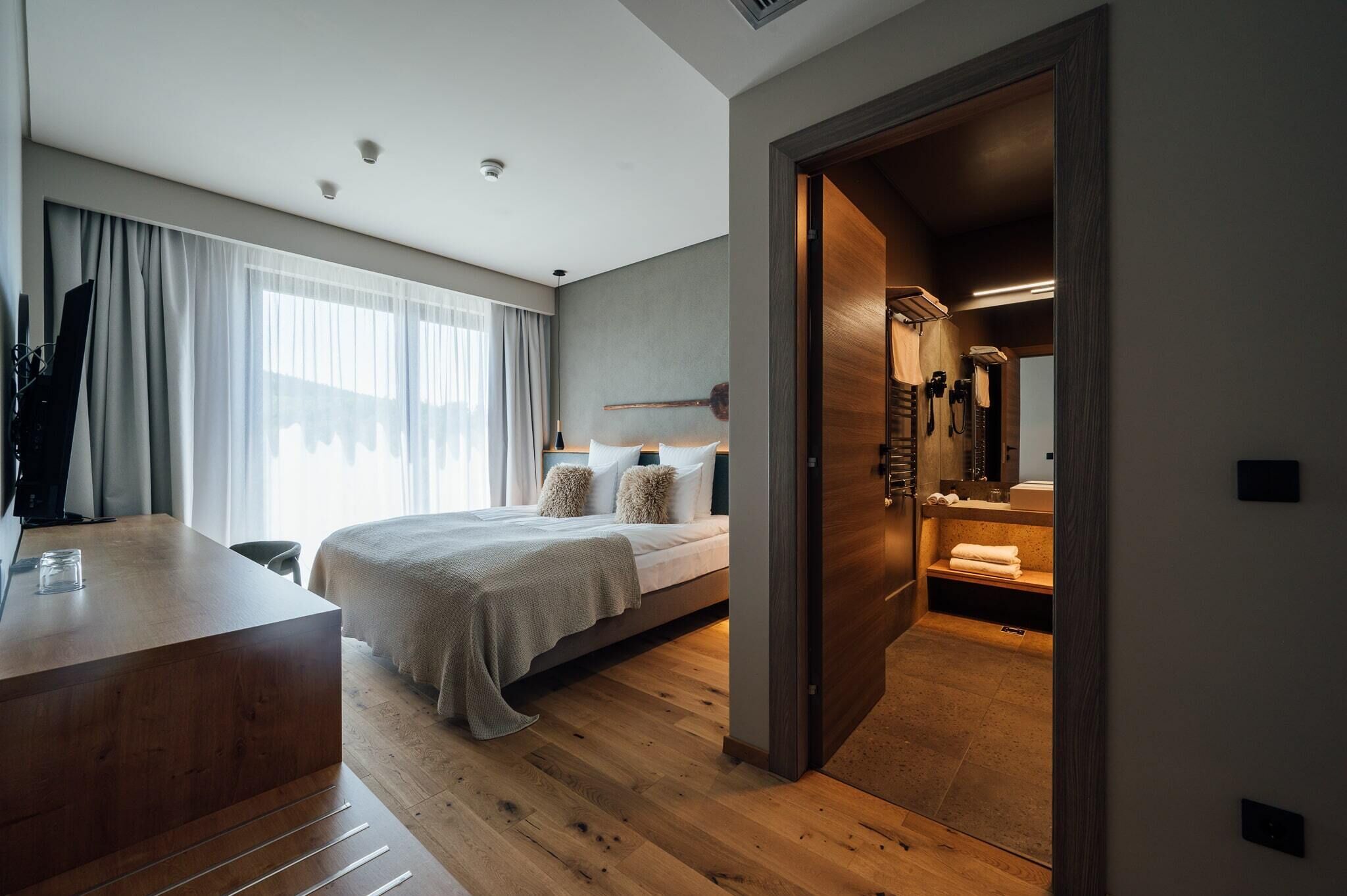 deluxe apartment, 2 bedrooms | 1 bedroom, minibar, in-room safe, desk