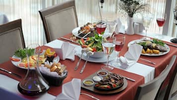 Breakfast, lunch and dinner served