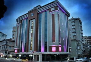 Front of property – evening/night - Rhiss Hotel Bostanci (Istanbul)
