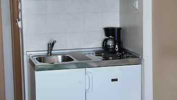 Frigorifero, macchina per tè/caffè, bollitore elettrico