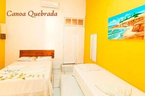 办公桌、免费 WiFi、床单