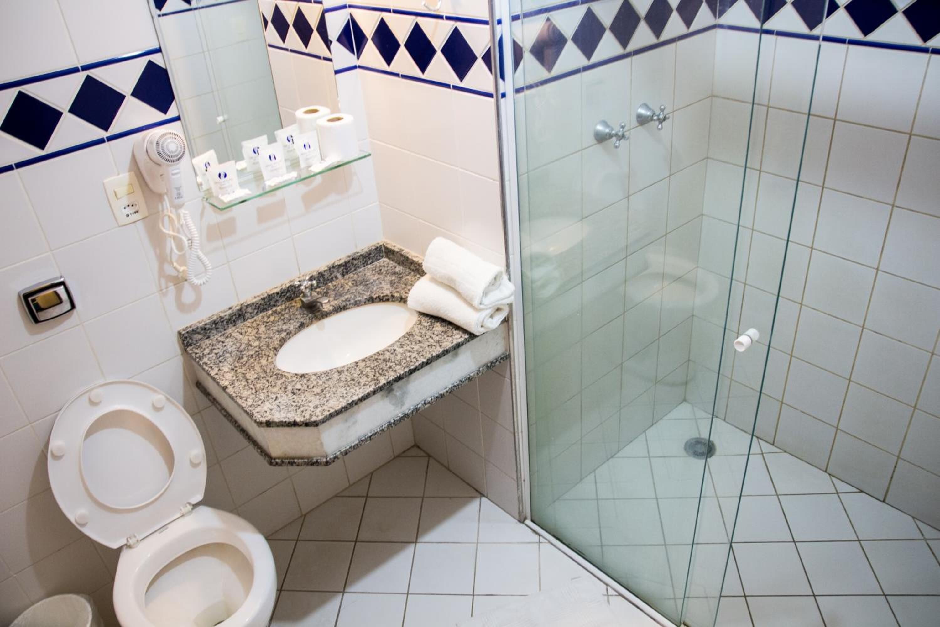 shower, free toiletries, towels