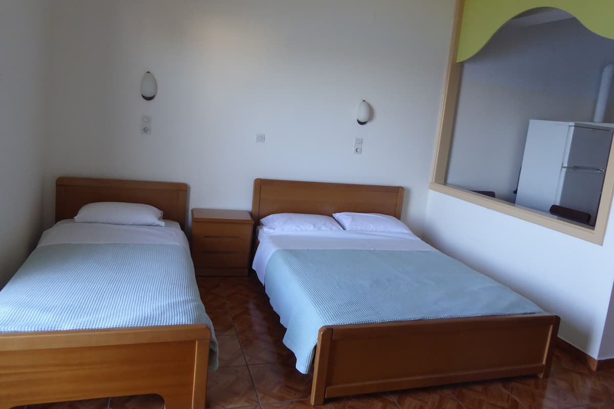Free cots/infant beds, free WiFi