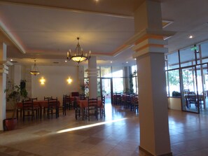 Lunch and dinner served, Greek cuisine - Hotel Poseidon (Chalcis)