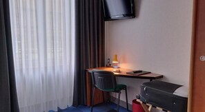 In-room safe, desk, free WiFi - Hôtel de Paris (Saint-Avold)