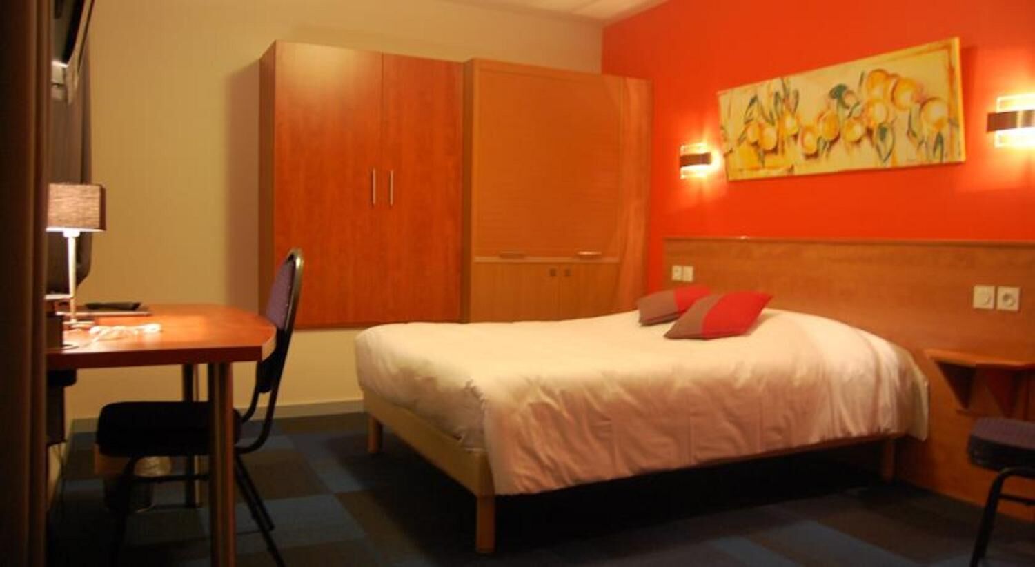 in-room safe, desk, free wifi