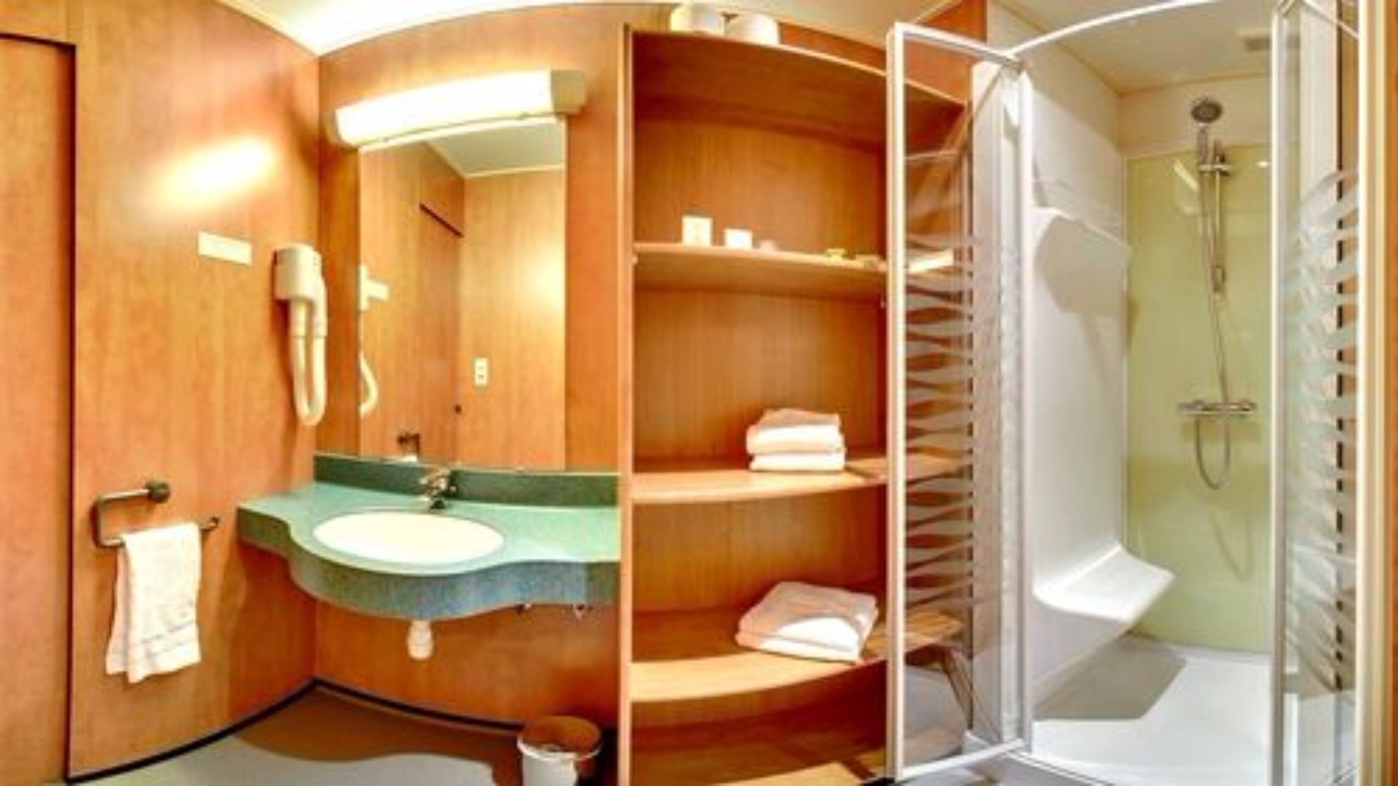 deep-soaking bathtub, free toiletries, hair dryer, towels