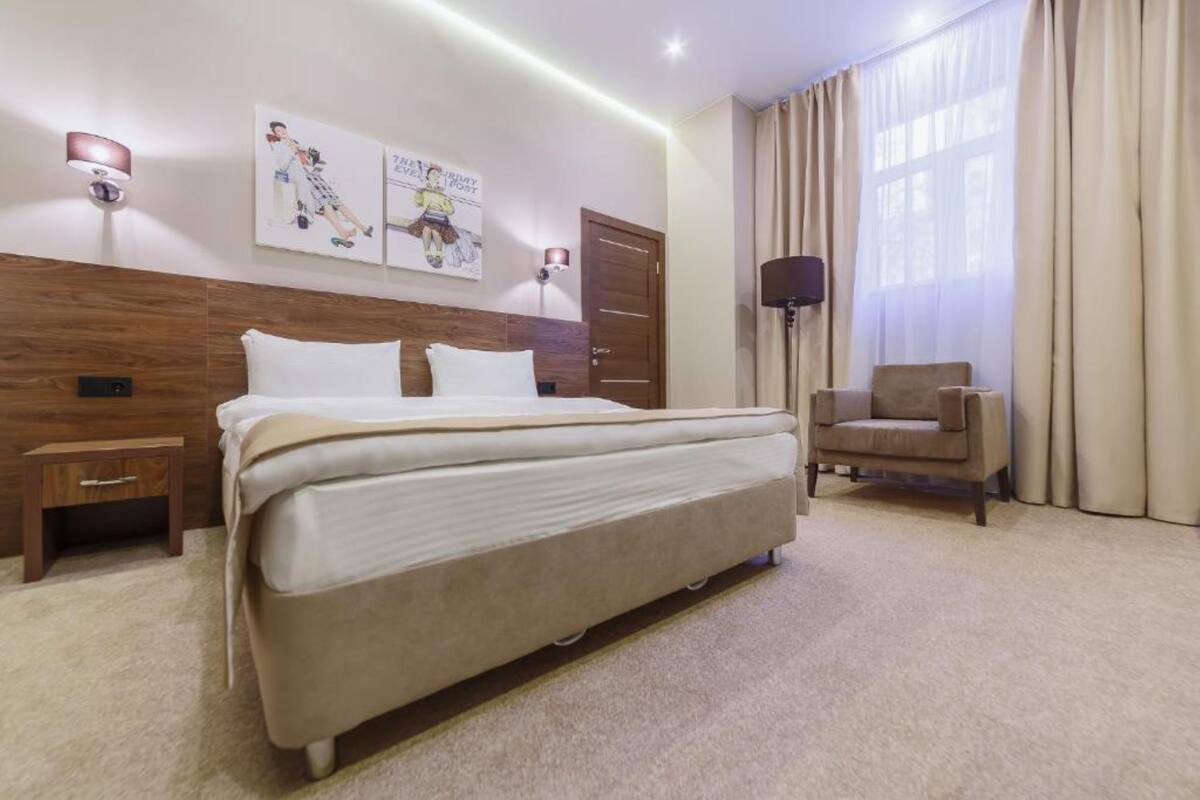 Superior Double Room, Courtyard View | Premium bedding, minibar, in-room safe, desk