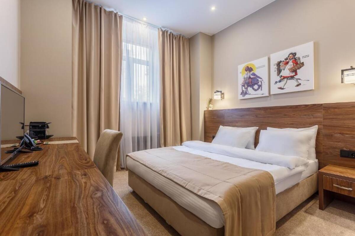 Premium bedding, minibar, in-room safe, desk