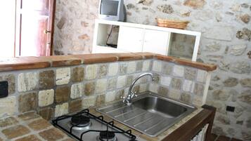 Apartemen, 1 kamar tidur | Dapur kecil pribadi | Lemari es, kompor, dan peralatan masak/sendok-piring