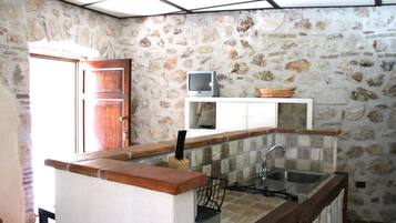 Apartment, 1 Bedroom | Private kitchenette | Fridge, stovetop, cookware/dishes/utensils