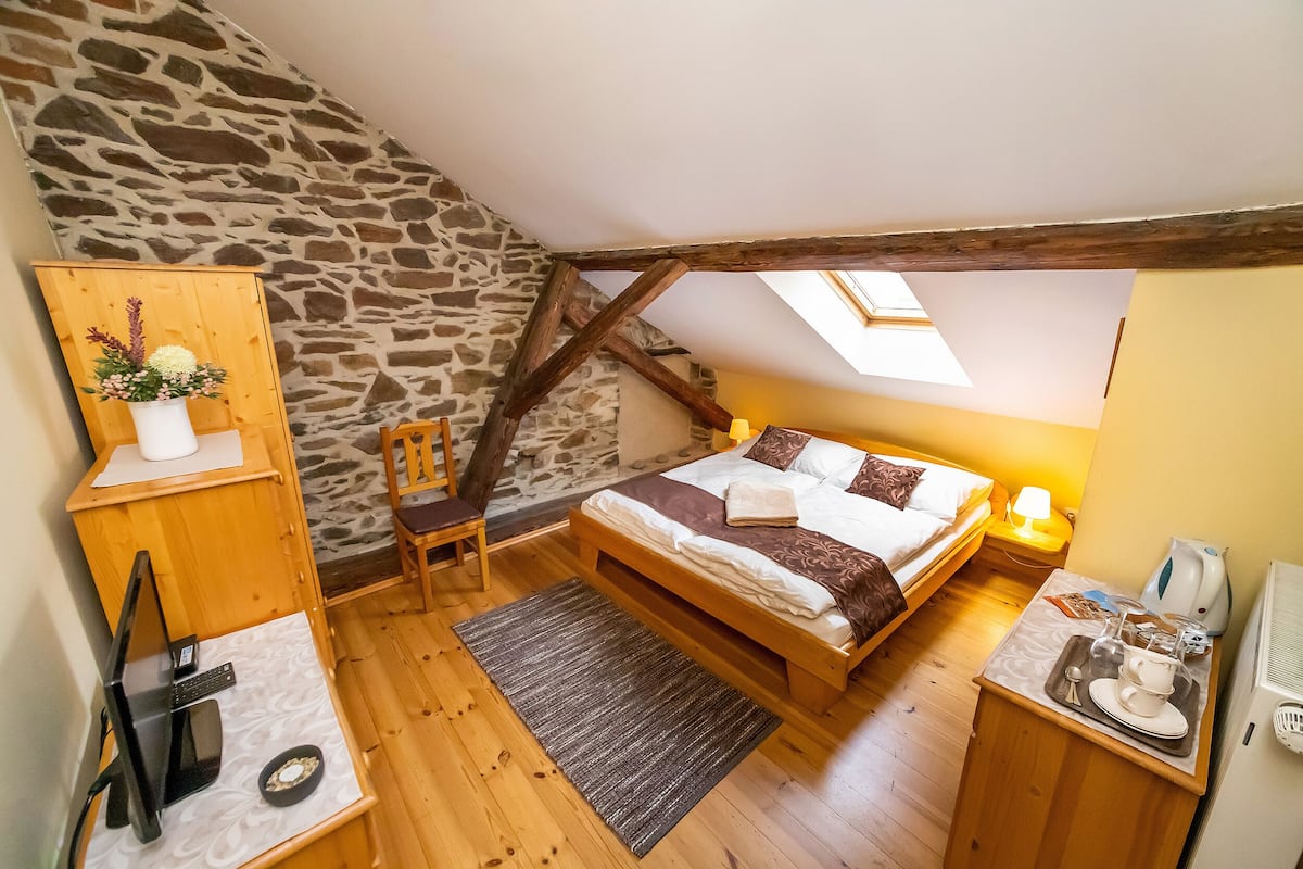 Double or Twin Room | 1 bedroom, individually decorated, blackout drapes, cribs/infant beds