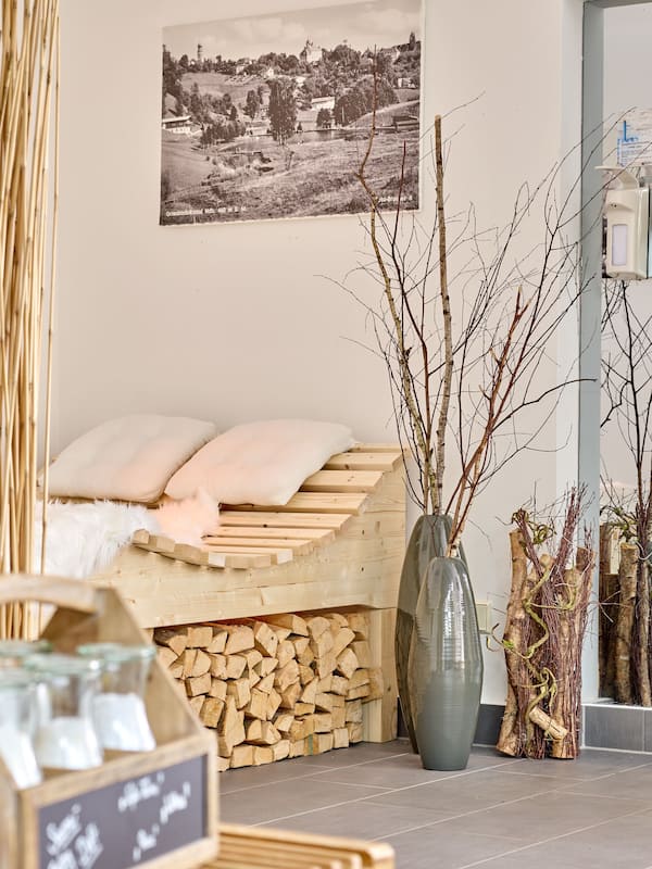 Sauna, hot tub, steam room, hot springs/mineral springs, body treatments