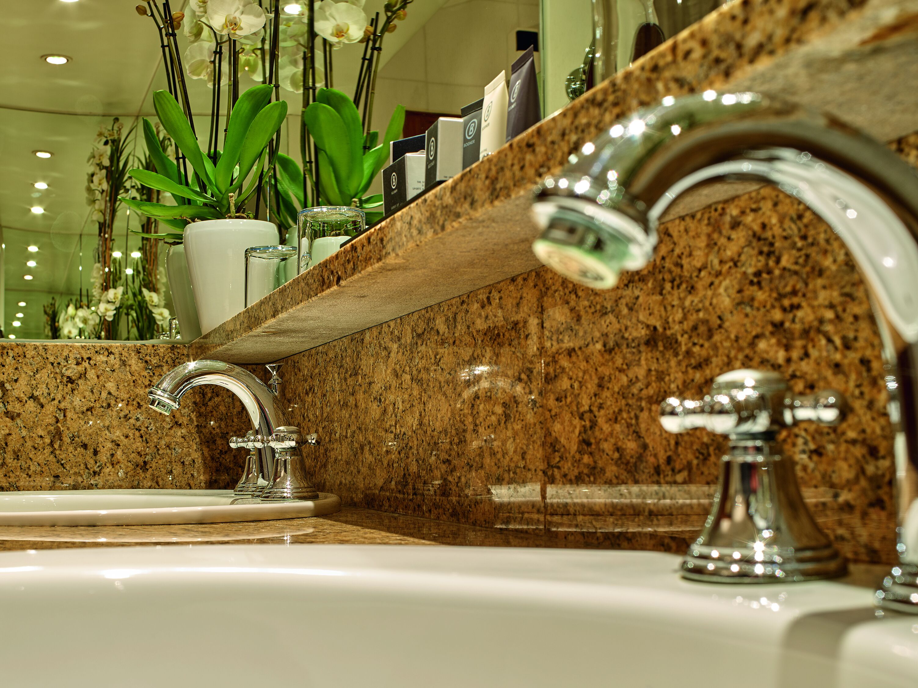 comfort double room | bathroom | deep-soaking bathtub, free toiletries, hair dryer, bathrobes