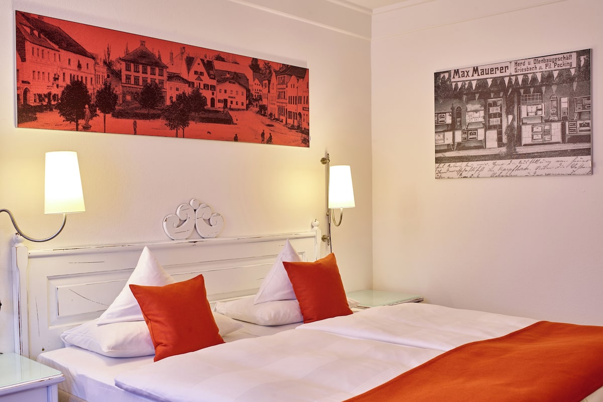 Comfort dubbelrum | SÀngtillbehör av högsta kvalitet och vÀrdeförvaringsskÄp pÄ rummet