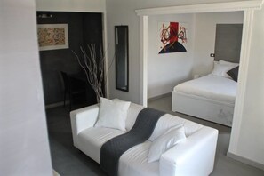 Deluxe Double Room, Bathtub