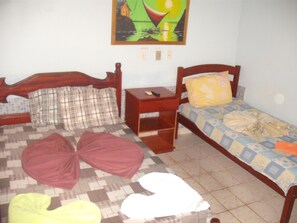Triple Room | Minibar, desk, blackout drapes, free WiFi - Pousada Chalé Suiço (Parnaíba)