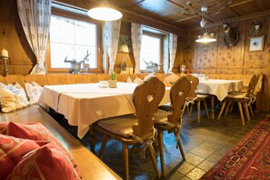 Breakfast, lunch and dinner served - Hotel Persal (Finkenberg)