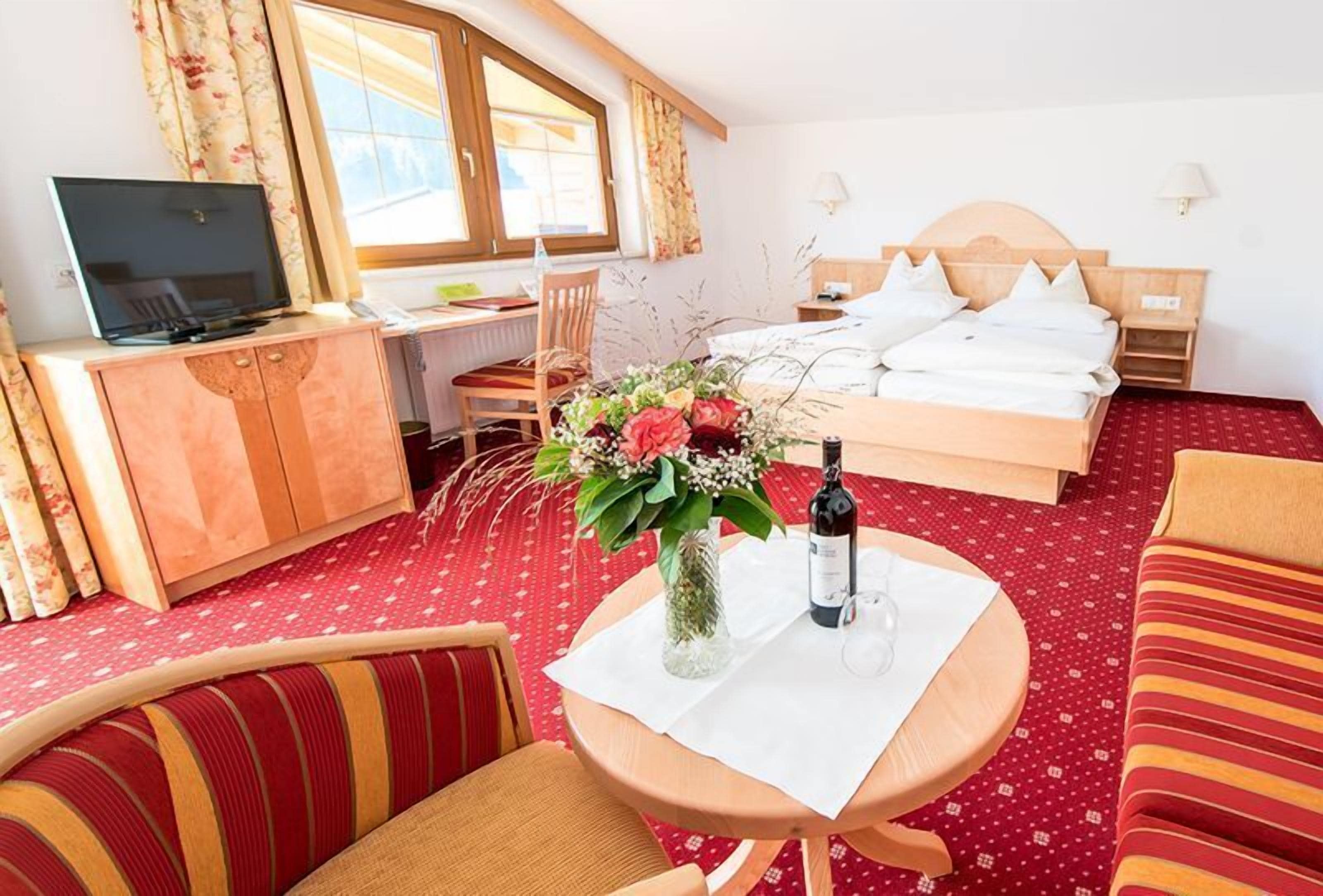 Suite, Balkon, Bergblick | Hochwertige Bettwaren, Zimmersafe, Schreibtisch, schallisolierte Zimmer