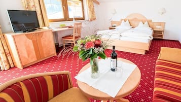 Suite, Balkon, Bergblick | Hochwertige Bettwaren, Zimmersafe, Schreibtisch, schallisolierte Zimmer
