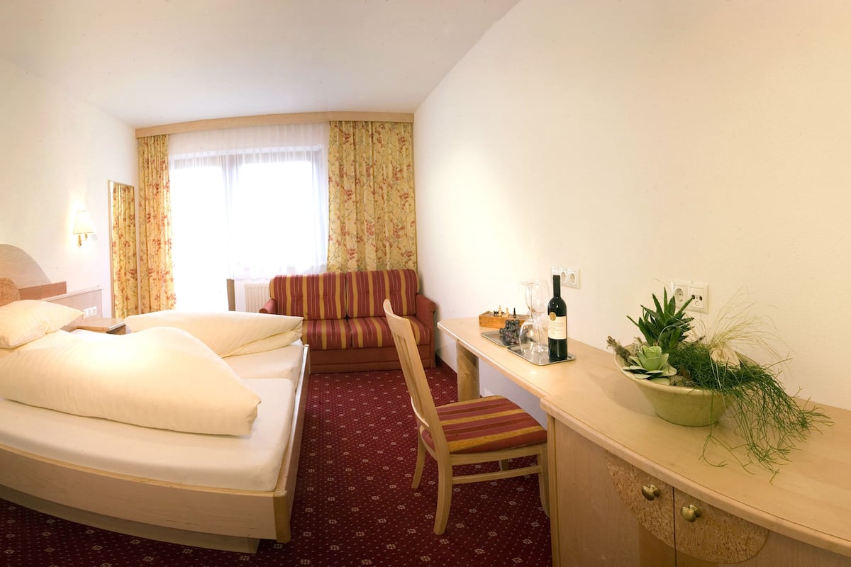 Premium bedding, in-room safe, desk, soundproofing