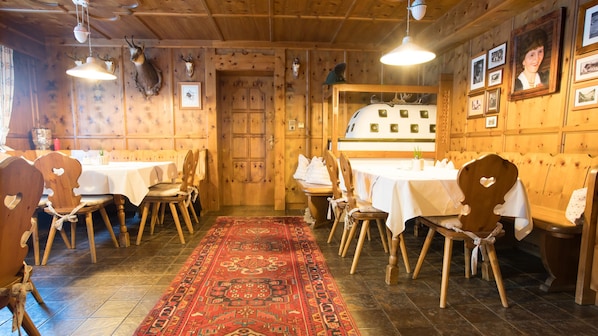 Breakfast, lunch, dinner served; Regional cuisine, al fresco dining