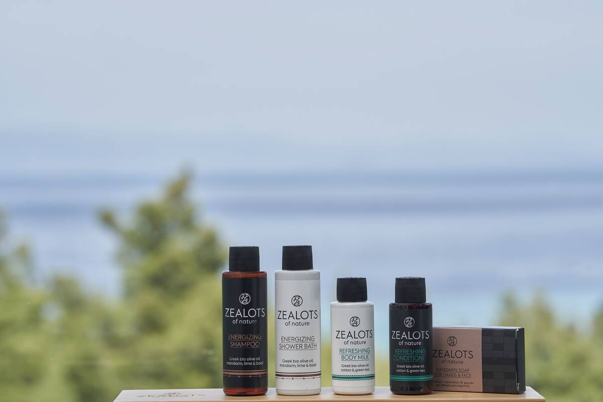 honeymoon suite, sea view | bathroom amenities | shower, designer toiletries, hair dryer, slippers