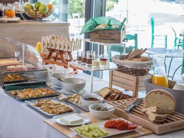 包含每日自助早餐